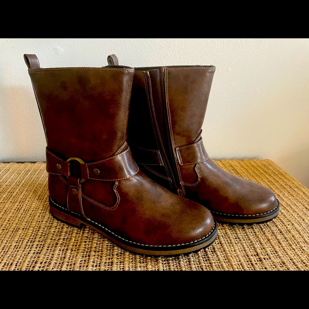 New Girls sz 3 brown boots